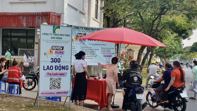 Đơn hàng dệt may, da giày gia tăng, doanh nghiệp sôi động tuyển dụng lao động (26/03/2024)