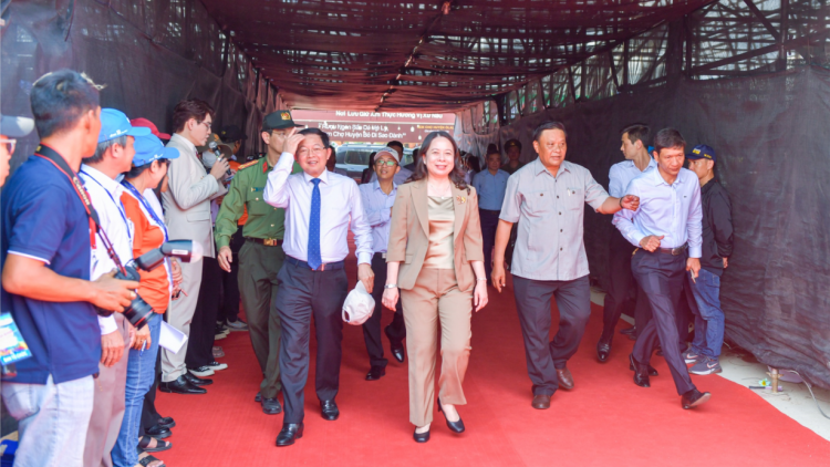Quyền Chủ tịch nước Võ Thị Anh Xuân dự khai mạc Giải đua thuyền máy nhà nghề quốc tế tại Bình Định (30/03/2024)