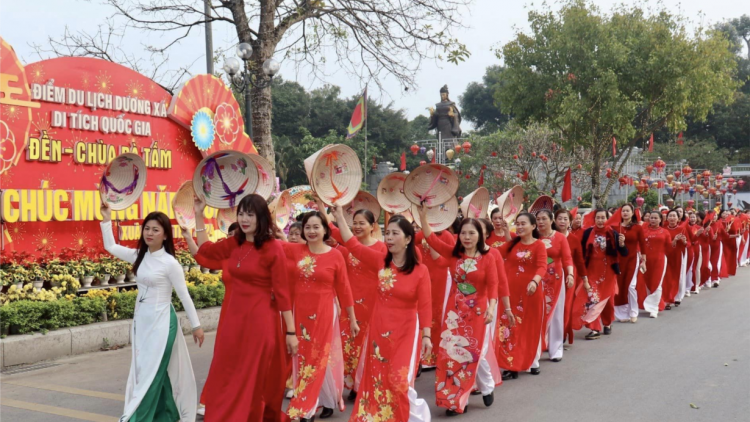 Tuần lễ áo dài Việt Nam: Lan tỏa nét đẹp truyền thống qua tà áo dài (08/3/2024)