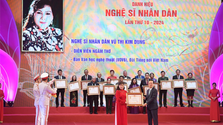 Chủ tịch nước: Các Nghệ sĩ Nhân dân, Nghệ sĩ Ưu tú thực sự là “vốn quý của đất nước” (06/3/2024)