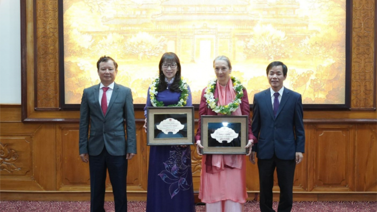 2 phụ nữ nước ngoài được trao danh hiệu "Công dân danh dự tỉnh Thừa Thiên Huế"   (07/03/2024)