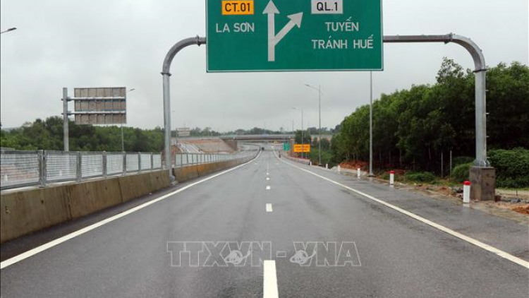 Đề xuất nâng cấp cao tốc Cam Lộ-La Sơn lên 4 làn xe từ vốn đầu tư công khẩn cấp 7000 tỷ đồng (16/3/2024)