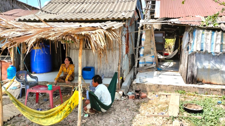 Người dân miền biển Cà Mau ở nhà xập xệ, mòn mỏi chờ Khu tái định cư 70 tỷ đồng(06/3/2024)
