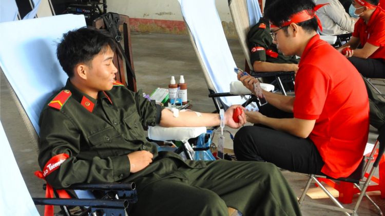 Cần Thơ: Hàng trăm bạn trẻ tham gia “hiến giọt máu đào - sinh mệnh bạn và tôi” (24/3/2024)