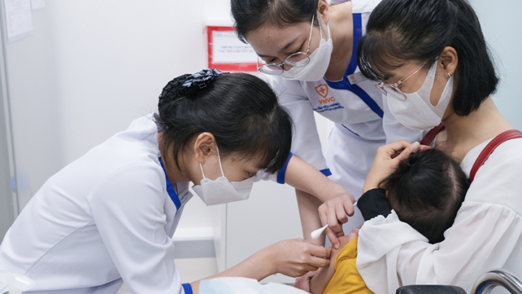 Cung ứng 500.000 liều vaccine 5 trong 1 để tiêm chủng miễn phí cho trẻ (21/04/2024)