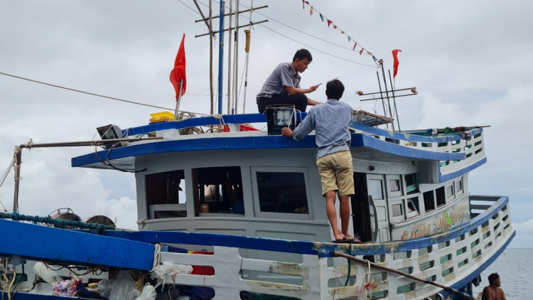 Loạt bài: Gỡ thẻ vàng EC – Những nút thắt cần gỡ<br> Bài 2: Sẽ thua bởi lý do: “vì miếng cơm, manh áo”