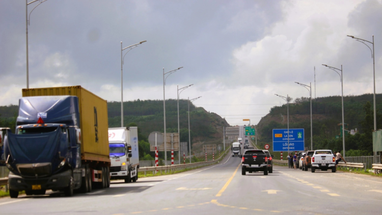 Cấm xe vào cao tốc Cam Lộ - La Sơn: Gánh nặng đè lên doanh nghiệp vận tải (02/4/2024)