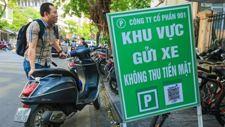 Hà Nội: Minh bạch giá vé gửi xe với thanh toán không dùng tiền mặt (19/4/2024)