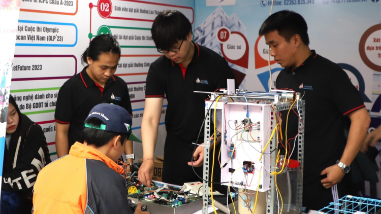 Đà Nẵng liên kết đào tạo nhân lực vi mạch bán dẫn (15/4/2024)