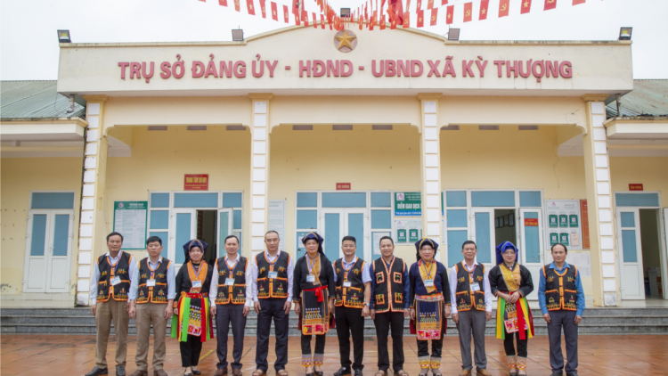 Nét đẹp trang phục của người Dao nơi công sở, trường học vùng cao Kỳ Thượng-Quảng Ninh (21/4/2024)