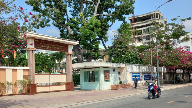 Khánh Hòa: 12 học sinh ngộ độc thực phẩm do ăn thức ăn mua trước cổng trường (15/4/2024)