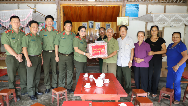 Chuyện về nữ đại tá truyền cảm hứng cho cán bộ, chiến sĩ ở Công an Yên Bái (18/05/2024)