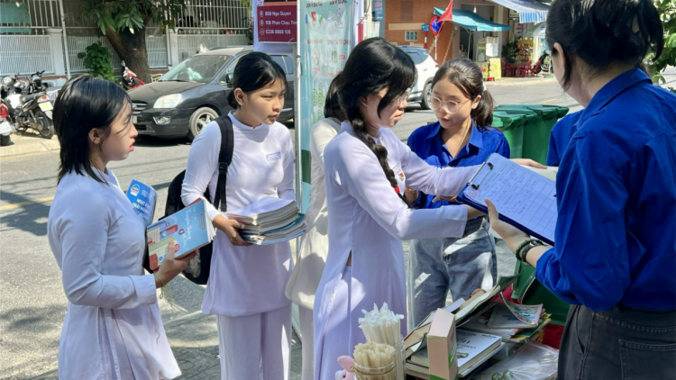 Sách cũ truyền tay – ươm những mầm xanh (22/05/2024)