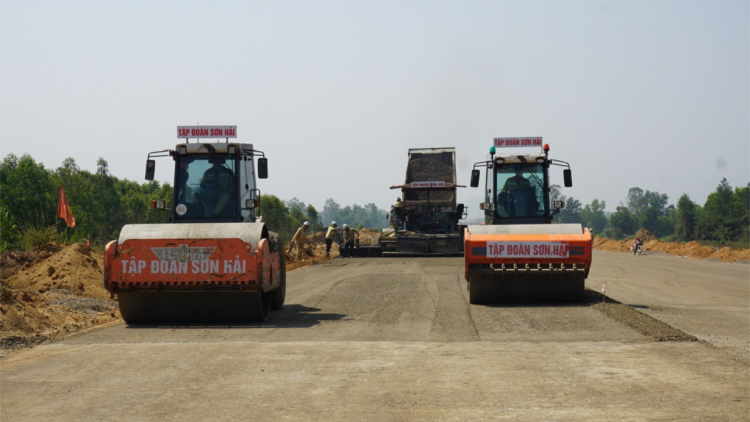 Vượt nắng, thắng mưa, đẩy nhanh tiến độ thi công cao tốc Bắc-Nam qua tỉnh Bình Định
