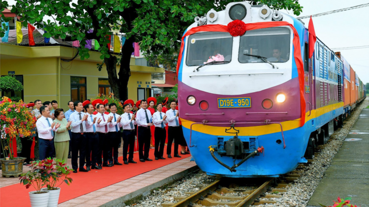 Khai trương chuyến tàu liên vận quốc tế đầu tiên xuất phát từ ga Cao Xá, Hải Dương (02/5/2024)