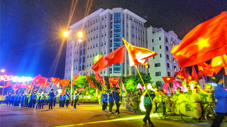 Lung linh miền đất hoa lửa Điện Biên chào Đại lễ (04/05/2024)