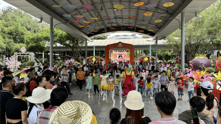Các điểm tham quan, du lịch nườm nượp khách trong ngày nghỉ cuối cùng (1/5/2024)