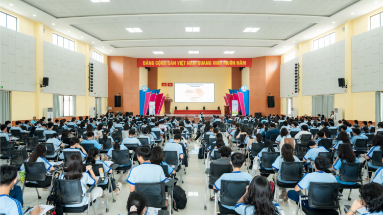 Gần 1.400 học sinh tham gia chương trình hướng nghiệp S-Career dành cho học sinh THPT năm 2024 (21/05/2024)