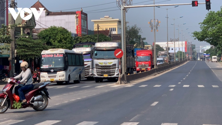 Cục đường bộ Việt Nam có "phớt lờ" kiến nghị xem xét lại phân luồng xe vào cao tốc Cam Lộ-La Sơn? (23/5/2024)