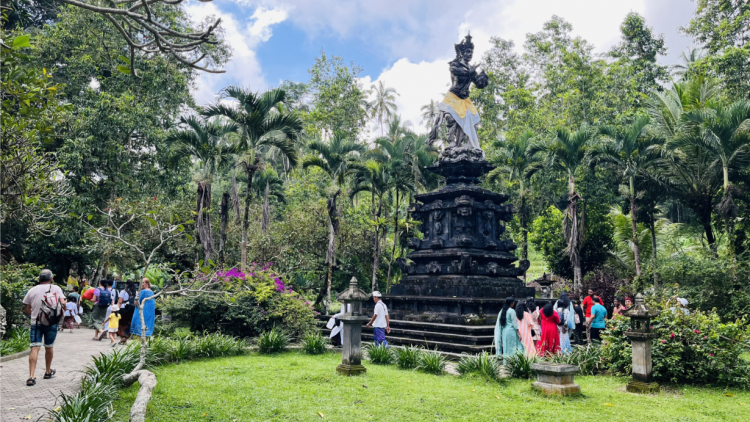 Indonesia cảnh báo khách du lịch lạm dụng thị thực du lịch để làm việc (01/06/2024)