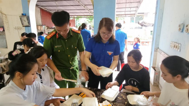 Bắc Kạn: Bố trí bữa cơm miễn phí cho thí sinh có hoàn cảnh khó khăn dự thi Tốt nghiệp THPT (25/06/2024)