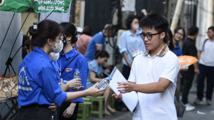 Thí sinh hoàn thành bài thi tổ hợp: Đề thi có độ phân hóa, đòi hỏi tư duy (28/06/2024)