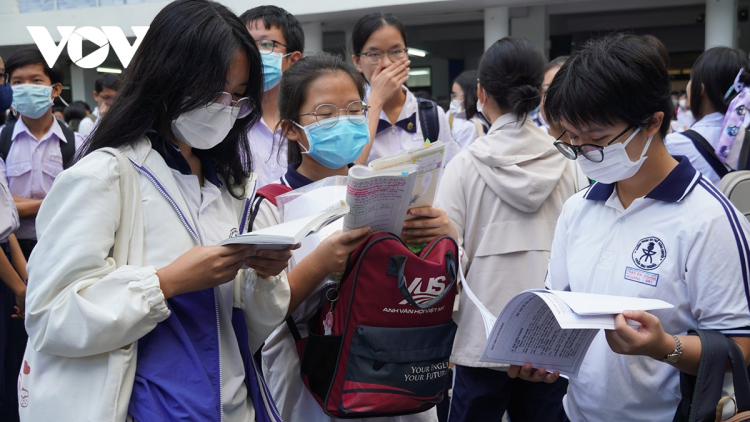 Tuyển sinh lớp 10: Trường công lập không phải "con đường" duy nhất