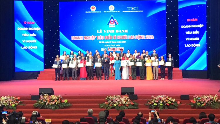 Vinh danh 67 doanh nghiệp tiêu biểu vì người lao động năm 2024 (25/6/2024)