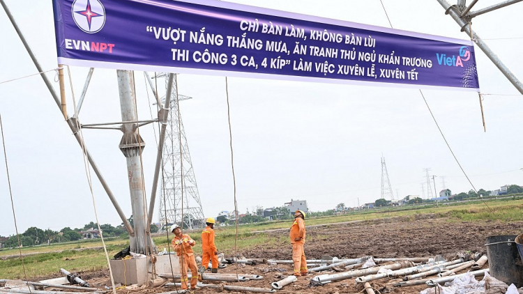 Thấm đẫm mồ hôi NLĐ trên công trình đường dây 500kV mạch 3 Quảng Trạch - Phố Nối (19/06/2024)
