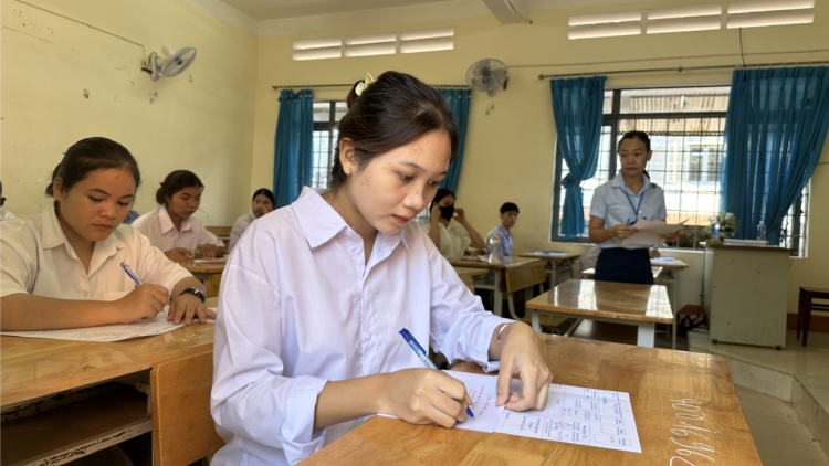 Đắk Lắk lý giải nguyên nhân 3 năm liên tiếp ở nhóm cuối bảng xếp hạng điểm thi tốt nghiệp THPT (17/7/2024)