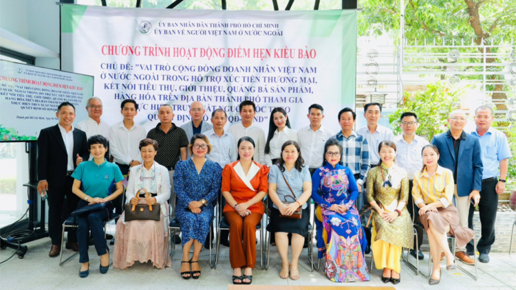 Làm “căn cước” cho hàng Việt ra nước ngoài (08/07/2024)