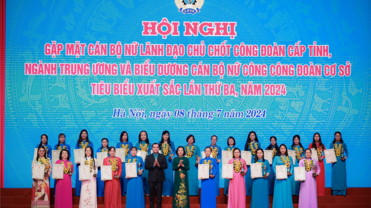 Phó Chủ tịch Quốc hội Nguyễn Thị Thanh biểu dương 95 cán bộ nữ công công đoàn cơ sở tiêu biểu, xuất sắc lần thứ 3 (08/07/2024)