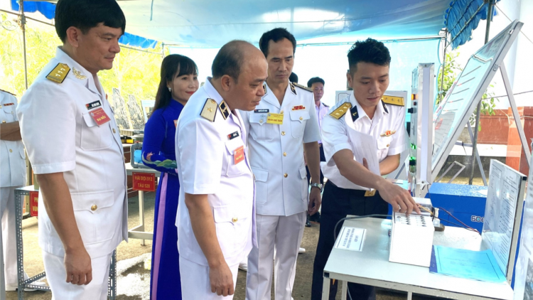 Vùng 5 Hải quân xây dựng đơn vị vững mạnh toàn diện, mẫu mực tiêu biểu (16/07/2024)
