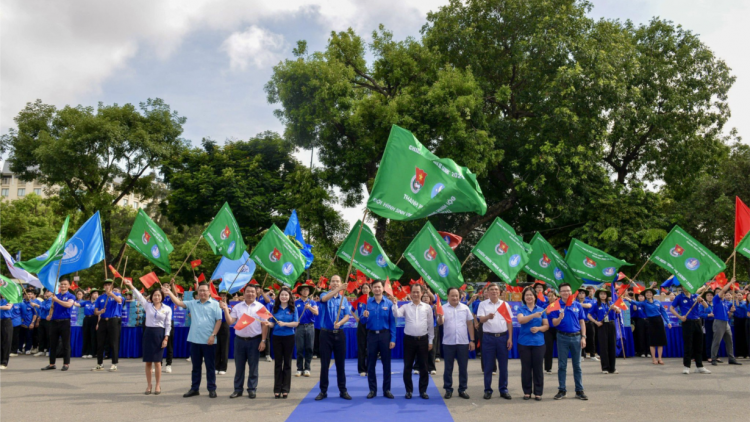 Hơn 2 nghìn sinh viên tham gia Lễ xuất quân chiến dịch sinh viên tình nguyện (06/07/2024)