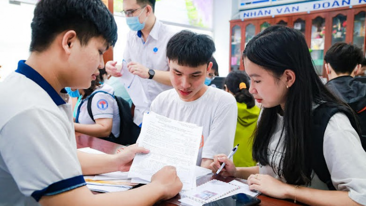 Xét tuyển đại học 2024: 5 ngành có lượng thí sinh đăng ký xét tuyển cao nhất (06/8/2024)