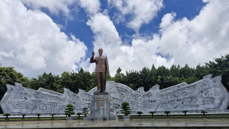 Tượng đài Bác Hồ với các dân tộc Tây Nguyên: Biểu tượng của tình đoàn kết (28/8/2024)