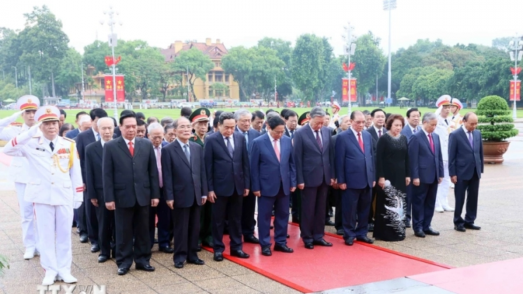 THỜI SỰ 12H TRƯA 30/08/2024: Lãnh đạo Đảng, Nhà nước vào Lăng viếng Chủ tịch Hồ Chí Minh nhân kỷ niệm 79 năm Cách mạng tháng Tám và Quốc khánh 2/9