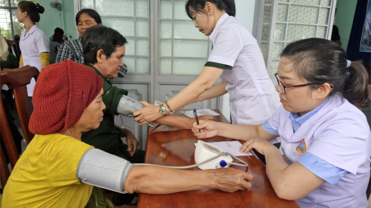 Khen thưởng 104 già làng, người uy tín ở biên giới Gia Lai, Kon Tum (08/8/2024)