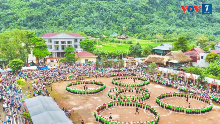 Hàng nghìn người đến với Lễ hội "Pay Tái" ở Yên Bái (11/8/2024)