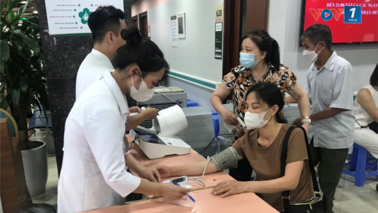 Ngày đầu tiên khám bệnh ngoài giờ: Giảm tải cho người bệnh và bệnh viện (01/8/2024)