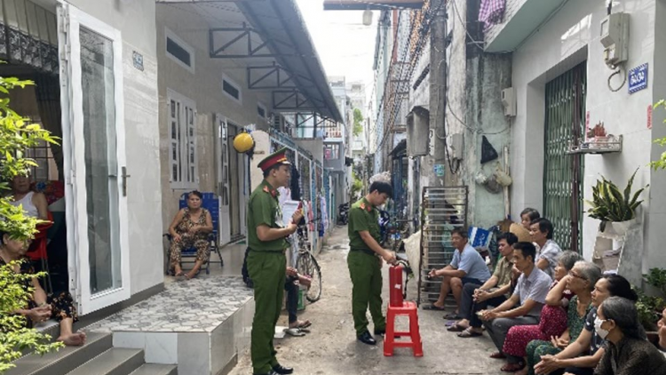 Vận động người dân trang bị bình chữa cháy trong gia đình (05/9/2024)