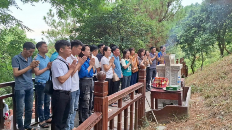 Hàng nghìn du khách viếng mộ Đại tướng Võ Nguyên Giáp dịp nghỉ lễ Quốc khánh (03/09/2024)