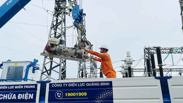 EVNCPC cử 273 kỹ sư, công nhân hỗ trợ EVNNPC khắc phục sự cố lưới điện do bão số 3 tại Quảng Ninh (11/09/2024)