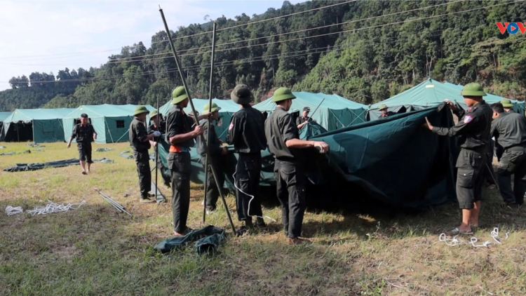 Lào Cai khẩn trương di dời 115 người dân thôn Kho Vàng tạm lánh trên đỉnh núi xuống nơi an toàn (15/09/2024)