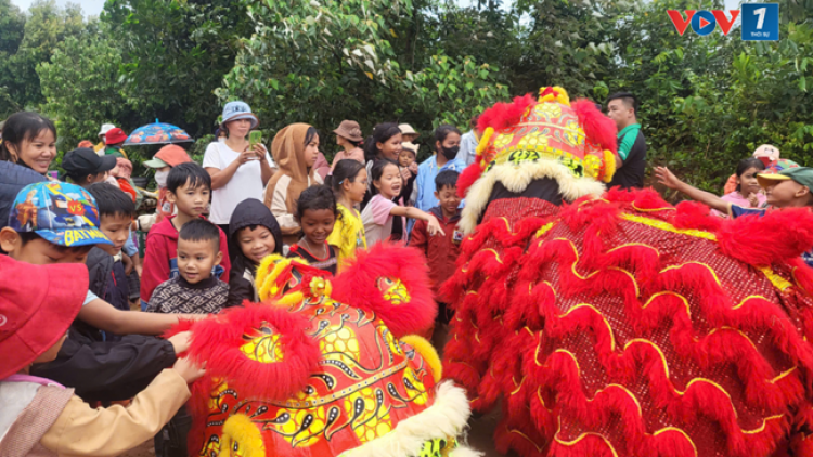 Mang Trung thu đến sớm với trẻ em vùng sâu Đắk Lắk (08/09/2024)