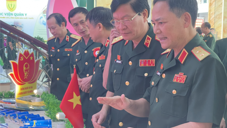 Học viện Quân y giúp Lào thực hiện thành công 18 ca ghép thận (23/11/2024)