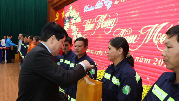 Chủ tịch nước Lương Cường tới thăm và chúc tết đảng bộ, chính quyền và nhân dân Kiên Giang (14/1/2025)