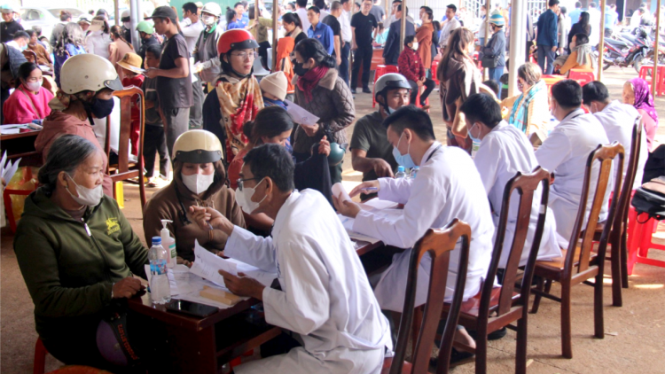 “Xuân tình nguyện - Tết nhân ái” đến với người dân vùng khó khăn Đắk Lắk (05/1/2025)