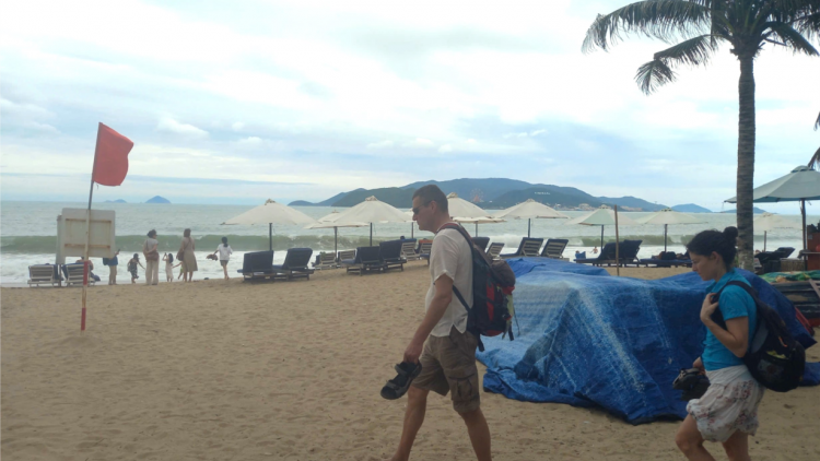 Rà soát lại toàn bộ dịch vụ cho thuê trên bãi biển Nha Trang (03/1/2025)