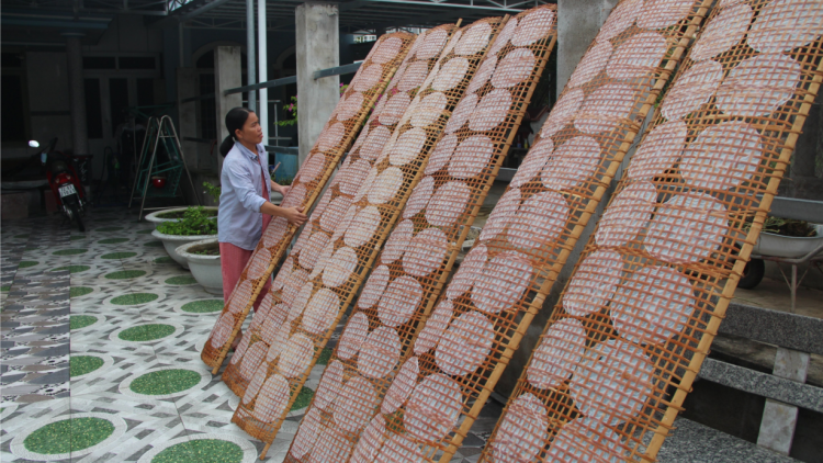 Bánh tráng truyền thống ở Bà Rịa – Vũng Tàu sản xuất gấp đôi cho vụ Tết (15/1/2025)